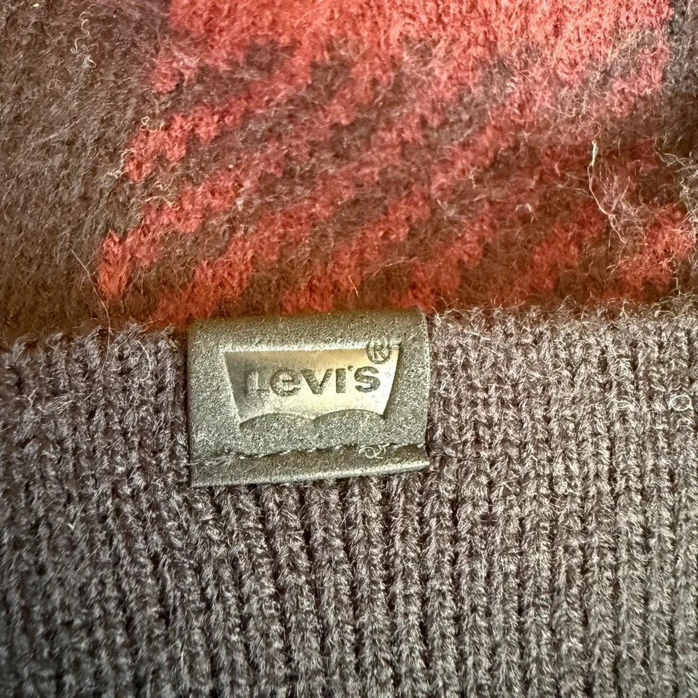 Levi’s Buffalo plaind burgundy black‎ beanie hat One size NWT logo cuff